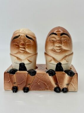Vintage Japan Humpty Dumpty Eggs Salt & Pepper Shakers with Base Anthropomorphic